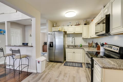 House (4 Bedrooms) | Private kitchen | Microwave, oven, stovetop, dishwasher