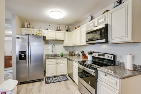 House (4 Bedrooms) | Private kitchen | Microwave, oven, stovetop, dishwasher