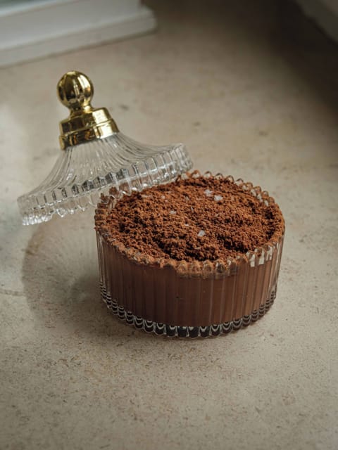 Dinner and brunch served, local cuisine