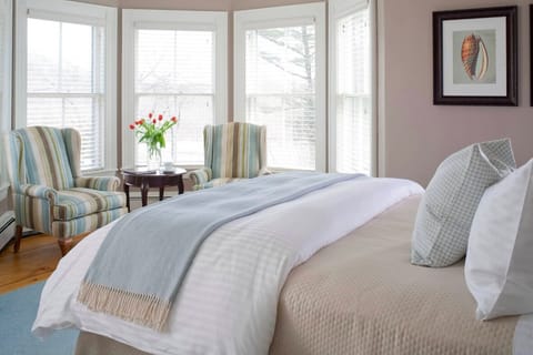 Deluxe Room | Frette Italian sheets, premium bedding, iron/ironing board, free WiFi