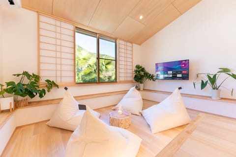 Design House | Living area | Flat-screen TV, heated floors