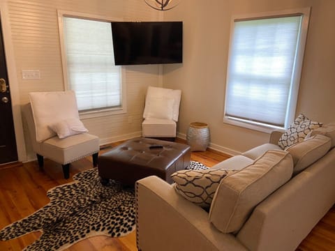 Signature Cottage, 2 Bedrooms, Non Smoking, Patio | Living room | 50-inch Smart TV with cable channels