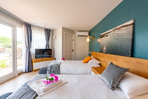 Classic Double or Twin Room, 2 Twin Beds, Patio, Garden View | Premium bedding, in-room safe, iron/ironing board, free WiFi