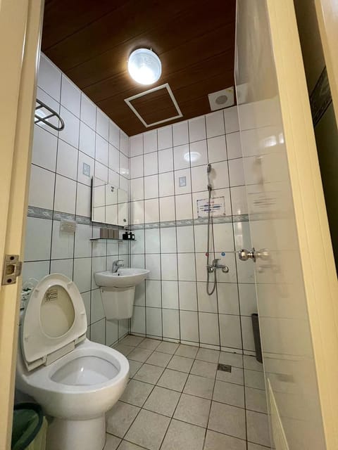 Comfort Triple Room | Bathroom