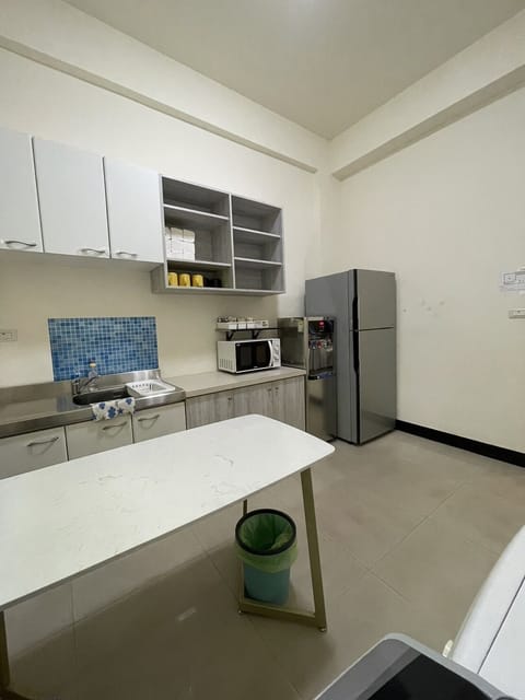 Classic Apartment, Courtyard View | Shared kitchen facilities | Fridge, microwave