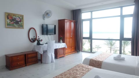 Superior Room, Sea View | Individually furnished, desk, laptop workspace, soundproofing