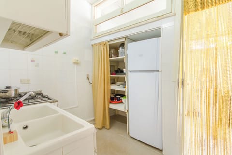 Standard House, 2 Bedrooms (Villetta Rossa with garden) | Private kitchenette | Fridge, oven, stovetop, coffee/tea maker