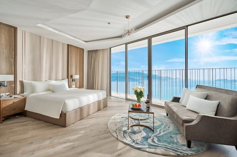 Premier Suite, 1 King Bed, Bathtub, Ocean View | Premium bedding, pillowtop beds, minibar, in-room safe