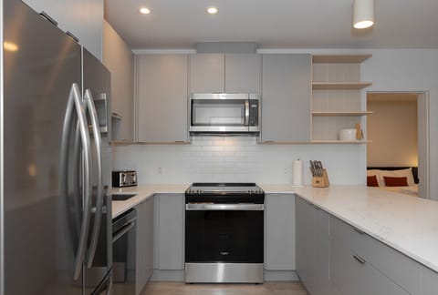 Condo | Private kitchen | Full-size fridge, microwave, oven, dishwasher