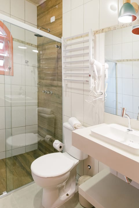 Premium Suite, Jetted Tub, Ground Floor | Bathroom | Hair dryer, towels, soap, shampoo