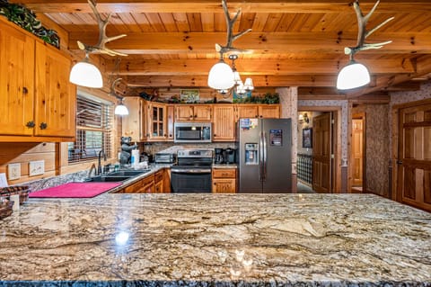 Fox N' Socks' fully equipped kitchen