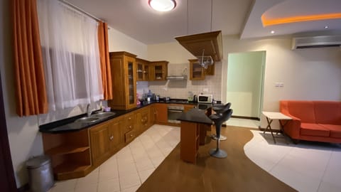 Comfort Apartment | Private kitchen | Fridge, microwave, cookware/dishes/utensils