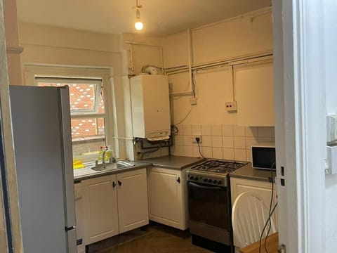 Economy Double Room | Shared kitchen facilities | Microwave, oven, toaster, waffle maker