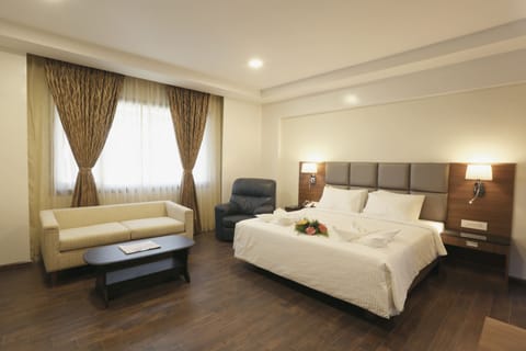 Tangerine Room | Premium bedding, in-room safe, desk, blackout drapes
