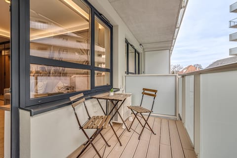 Classic Apartment | Balcony