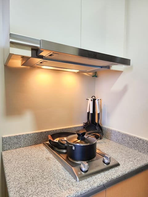 Comfort Condo, 1 Bedroom | Private kitchen | Fridge, microwave, stovetop, electric kettle