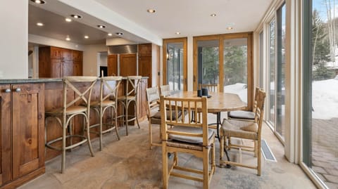 Breakfast Nook, Main Level