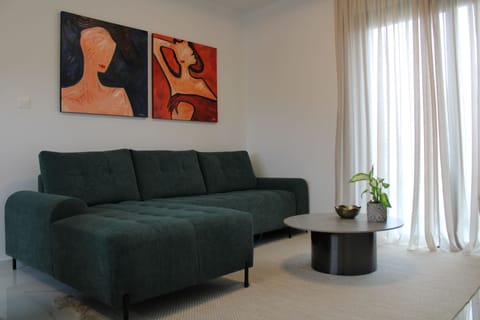 Apartment, 2 Bedrooms | Living area