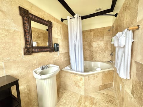 Deluxe Suite, Jetted Tub | Bathroom | Towels