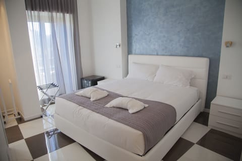Economy Room | In-room safe, iron/ironing board, free WiFi, bed sheets