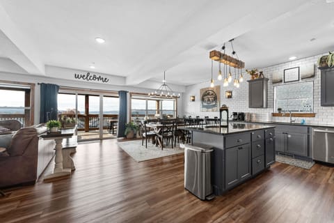 Large Open Floor Plan with Plenty of Seating