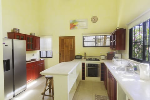 House, 5 Bedrooms | Private kitchen | Fridge, oven, coffee/tea maker, toaster