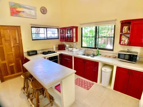 House, 5 Bedrooms | Private kitchen | Fridge, oven, coffee/tea maker, toaster