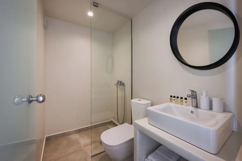 Economy Double Room, Garden View | Bathroom