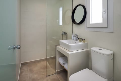 Economy Double Room | Bathroom