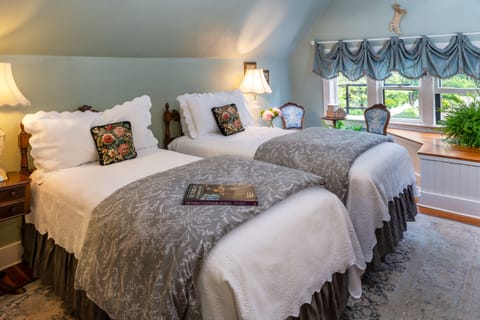 Hampton Suite (3rd Floor) | Premium bedding, individually decorated, individually furnished