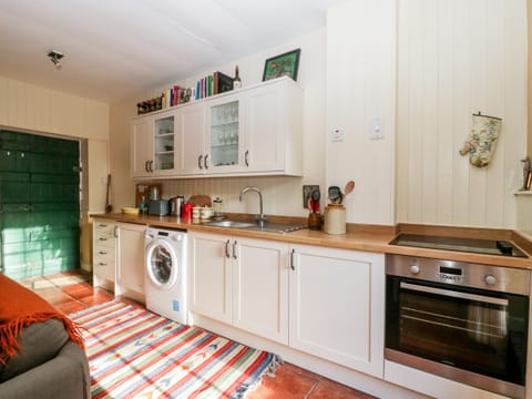 Cookware/dishes/utensils