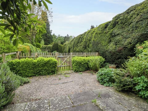 Cottage | Property grounds