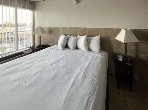 Standard Room, 1 King Bed, Non Smoking, Kitchen | Desk, blackout drapes, iron/ironing board, free WiFi