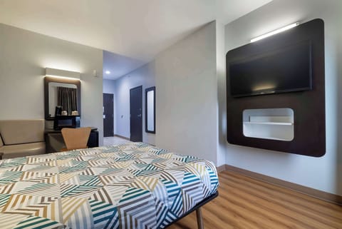 Standard Room, 1 Queen Bed, Non Smoking | Blackout drapes, free WiFi, bed sheets