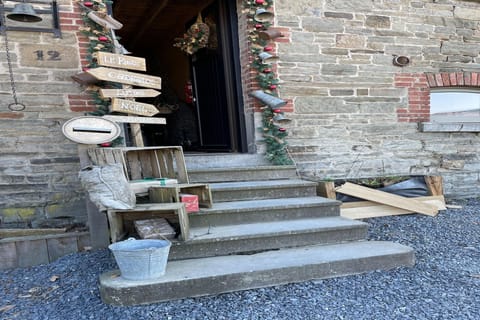 Entrance / Reception