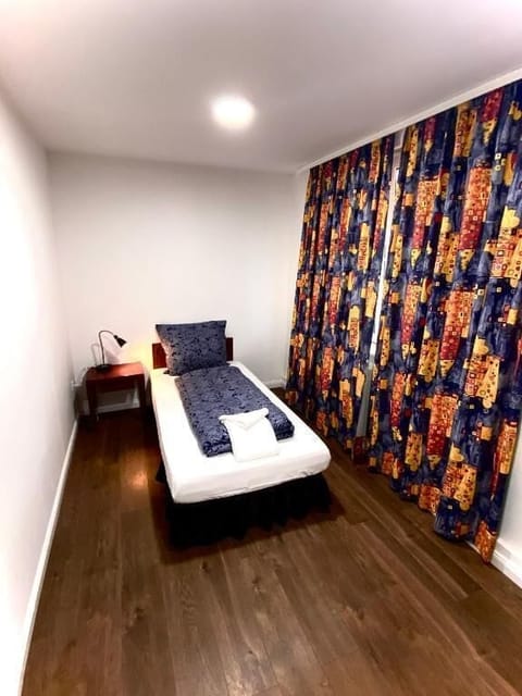 Basic Single Room | Desk, free WiFi, bed sheets