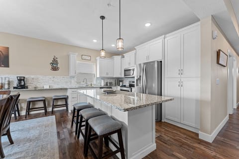 Main Level - Full Kitchen