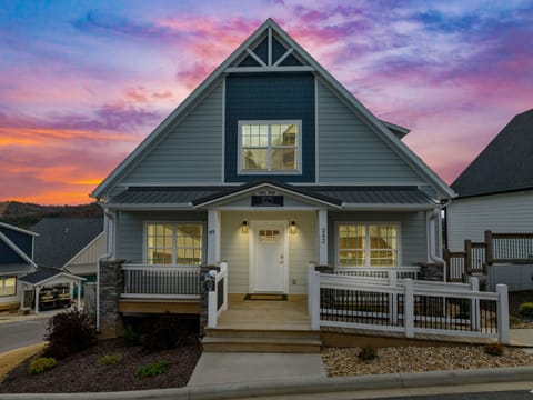 Lodge Exterior-Easy Access Ramp