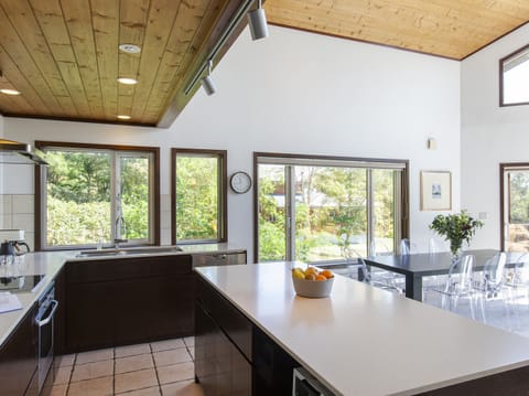 Chalet | Private kitchen | Oven, stovetop, dishwasher, toaster