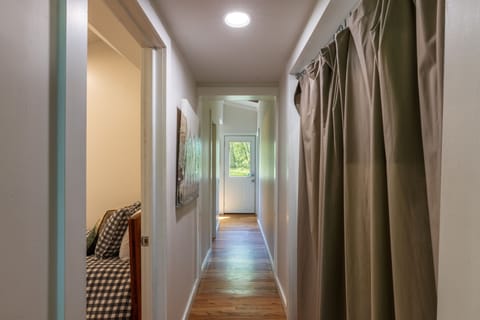 Perfect for families/friends—sleeps 6 in comfort!