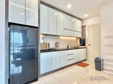 Comfort Apartment, 1 Bedroom, Non Smoking | Private kitchen | Fridge, microwave, stovetop, cookware/dishes/utensils