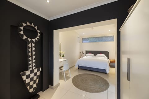 THE BLOEM SUITE TWO  | Premium bedding, free minibar items, in-room safe, desk