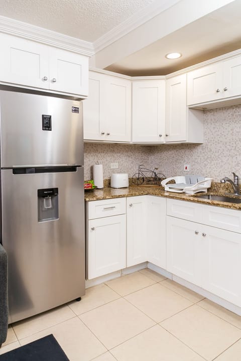 Apartment | Private kitchen | Fridge, microwave, oven, stovetop