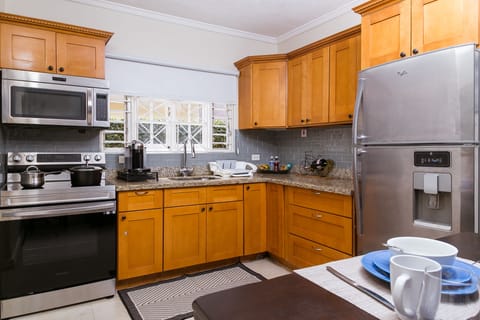 House | Private kitchen | Fridge, microwave, oven, stovetop