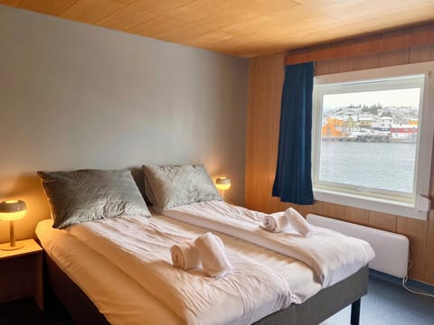 Deluxe Double or Twin Room | Blackout drapes, iron/ironing board