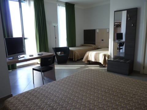 Standard Double Room | 1 bedroom, minibar, in-room safe, desk