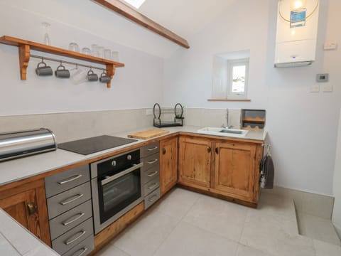 Fridge, electric kettle, toaster, cookware/dishes/utensils