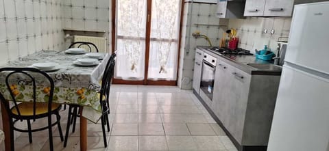 Full-size fridge, microwave, oven, cookware/dishes/utensils