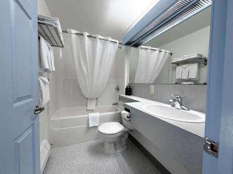 Room, 2 Double Beds (Coast, Annex) | Bathroom | Combined shower/tub, free toiletries, hair dryer, towels