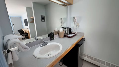 Room, 2 Double Beds (Coast, Annex) | Bathroom | Combined shower/tub, free toiletries, hair dryer, towels